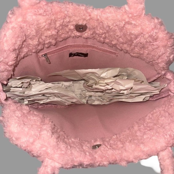 Art Class Pink Heart Sherpa Handbag with Bow Detail - Picture 5 of 5
